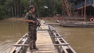 Guyane française  la traque des orpailleurs clandestins [upl. by Helli]